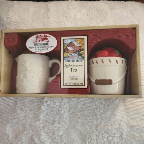 Vintage Chestnut Creek Apple Orchard Ceramic Creamer & Sugar Set NEW - Picture 9 of 9